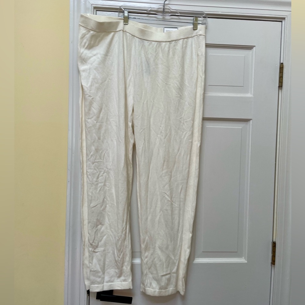 NWT Chicos Zenergy women’s Cream Cashmere blend knit straight pants size 3/US XL